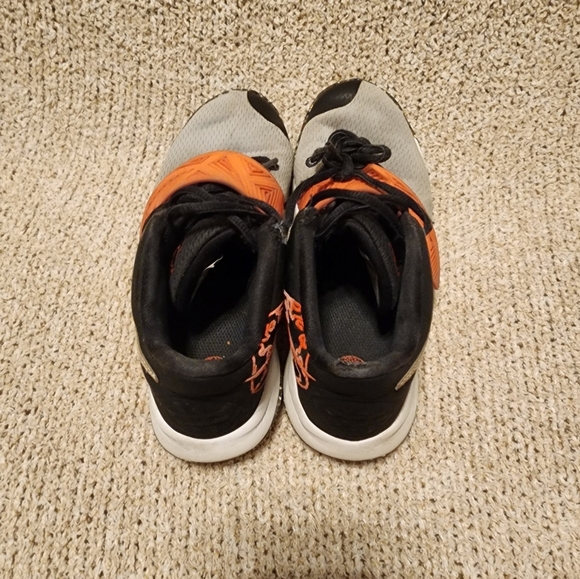 NIKE Kyrie Flytrap III basketball Shoes Size 1.5y - Picture 5 of 7